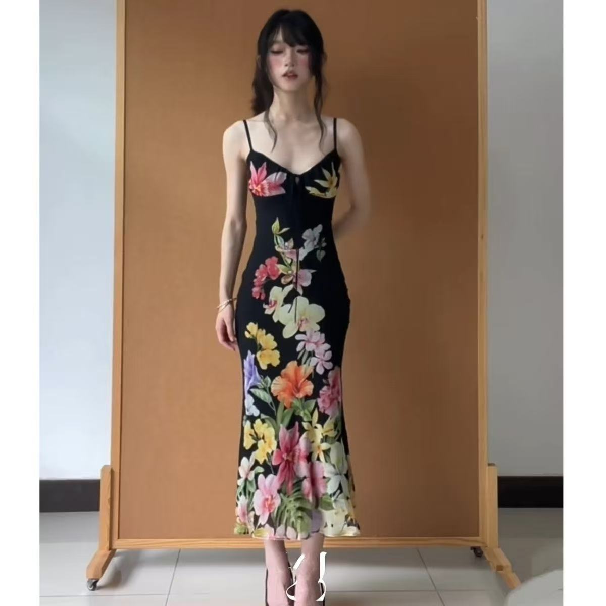 Tropic Strap Vintage - فستان هالتر بزهور استوائية بتصميم ريترو