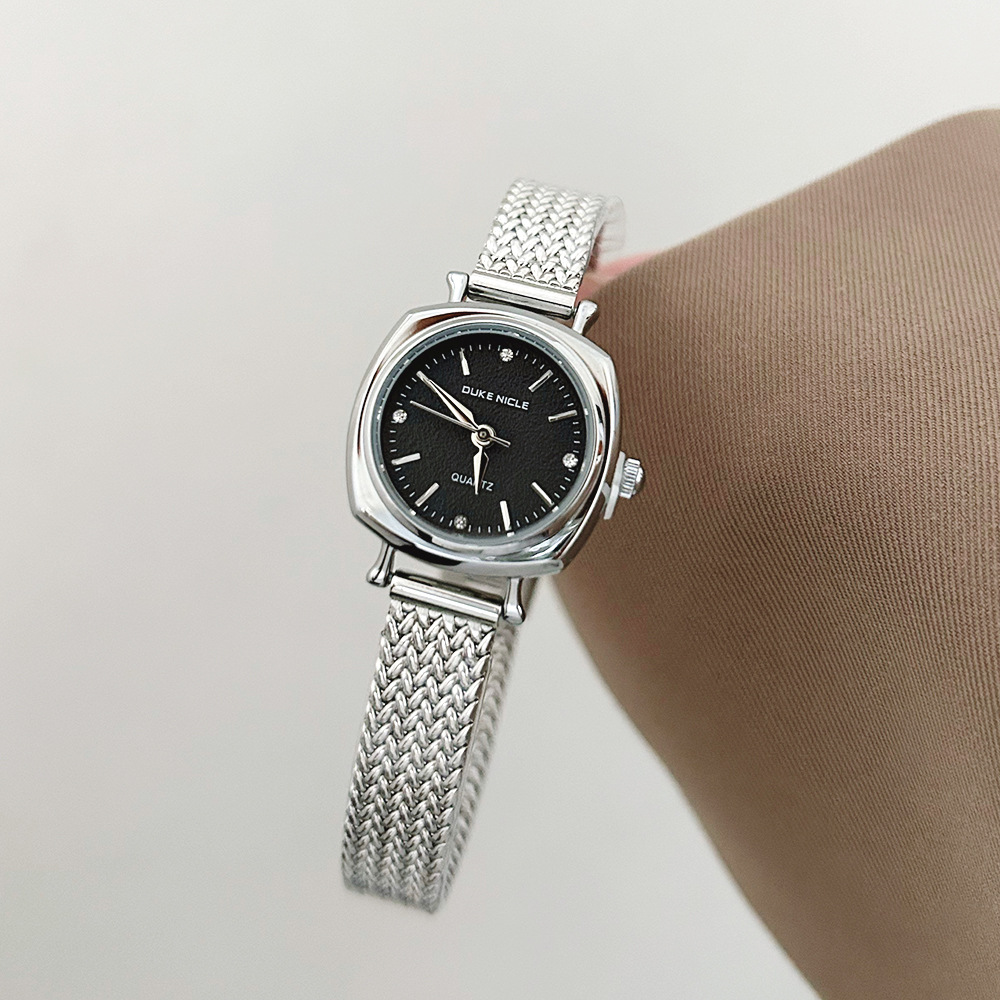 ساعة يد نسائية كوارتز بتصميم ك - مراجعة Mesh Strap Metal وسعره